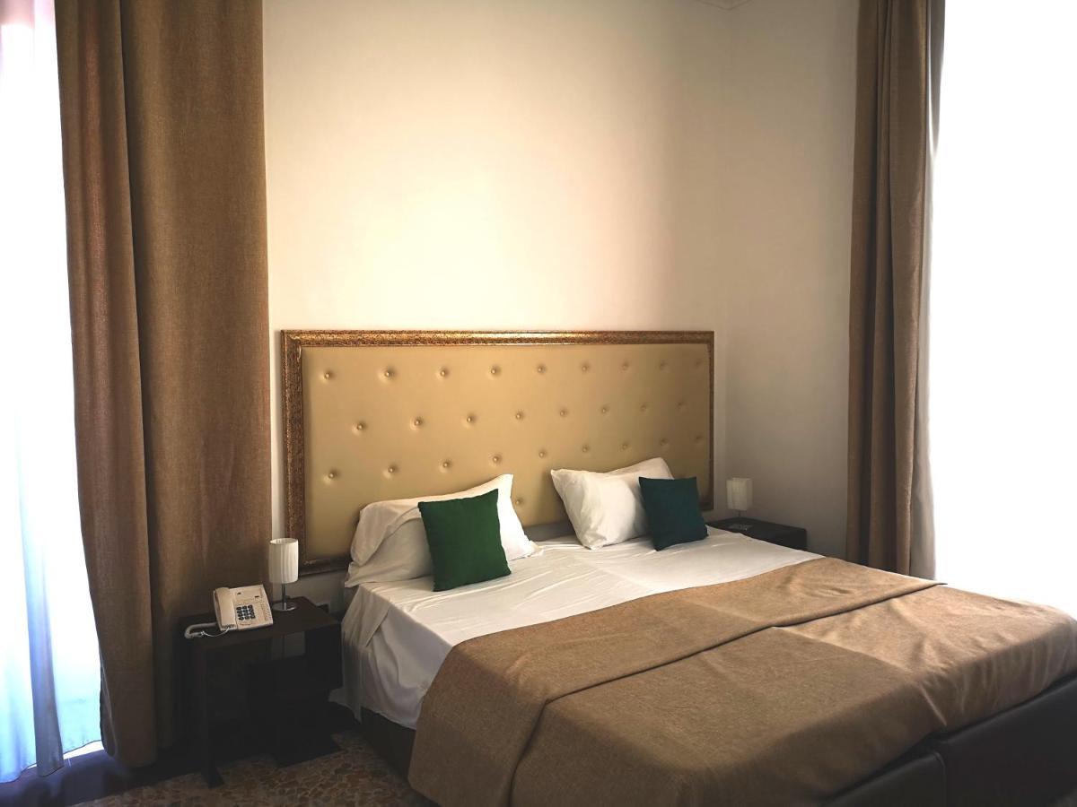 Hotel Valentino คาตาเนีย ภายนอก รูปภาพ