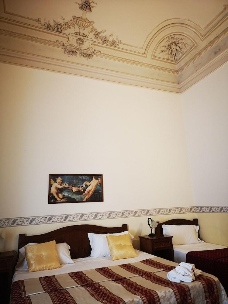 Hotel Valentino คาตาเนีย ภายนอก รูปภาพ